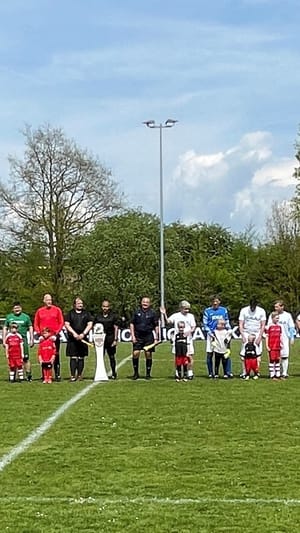Sportplatz Udenhausen - TSV Udenhausen baut Flutlicht und Ballfangzaun