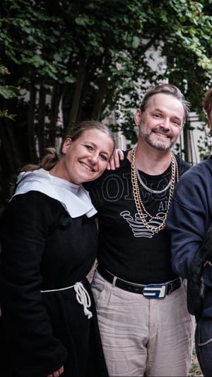 Theater "Gartenzwerg und Totenschädel"