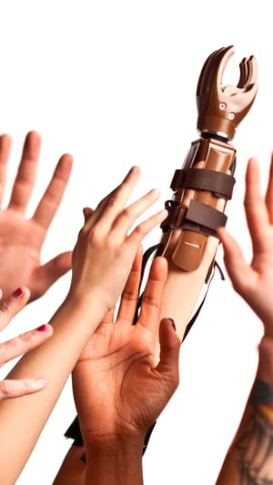 Helping Hands – public