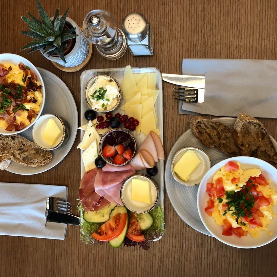 Großes Frühstück für zwei Personen - Keep The Dream Alive