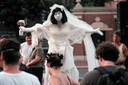 Amanda Palmer als die Zweimeterfünfzig-Braut